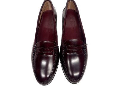 Zapato castellano con antifaz color burdeos