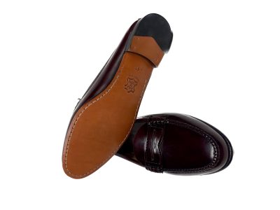 Zapato castellano con antifaz color burdeos