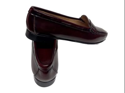 Zapato castellano con antifaz color burdeos